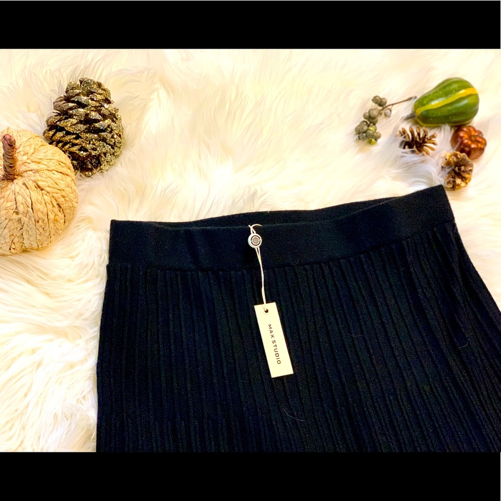 Max studio size M midi skirt black.